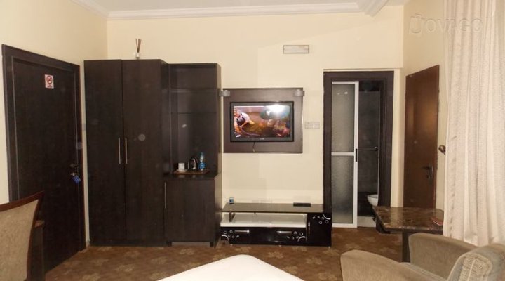 Lily Grand Hotel & Apartment