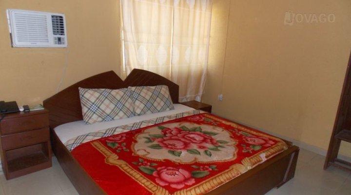 Phoenix Suites & Inn