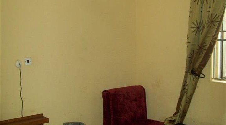 Bulma Guest Inn (White House)