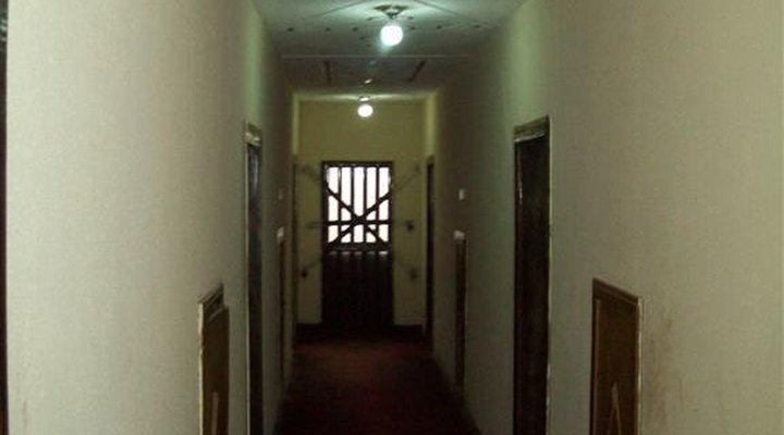 Bulma Guest Inn (White House)