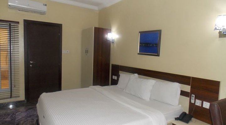 Dipri Suites