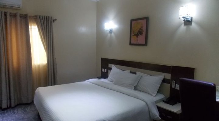 Dipri Suites
