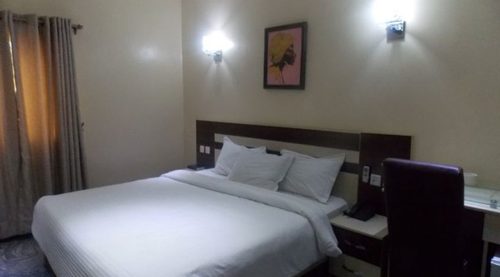 Dipri Suites