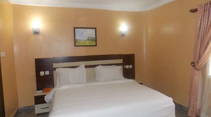Dipri Suites
