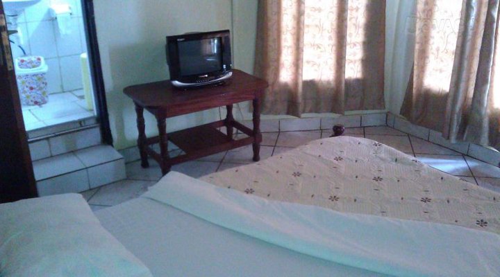 Celena Plaza Motel