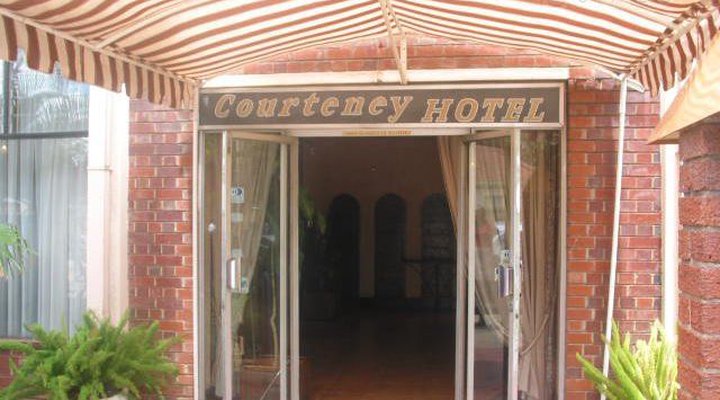 Courteney Hotel