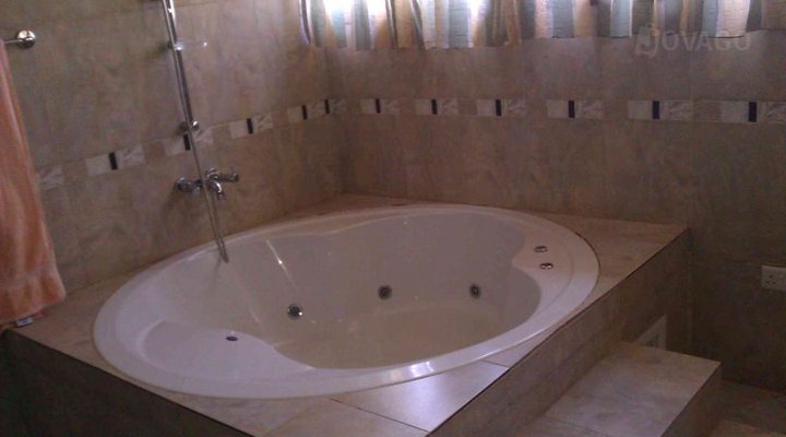 Rebero Holiday Inn