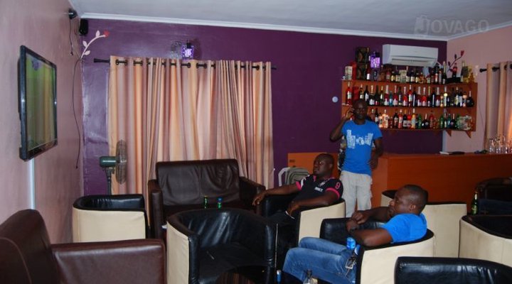 Nibraz Suites And Bars