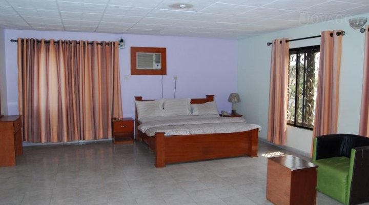 Nibraz Suites And Bars