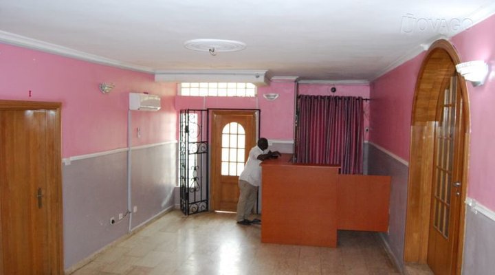 Nibraz Suites And Bars