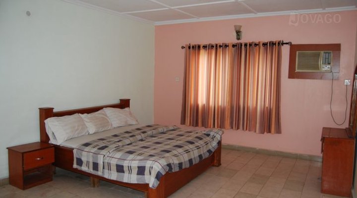 Nibraz Suites And Bars