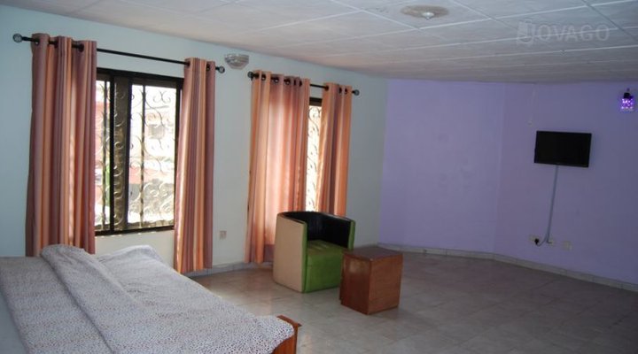 Nibraz Suites And Bars