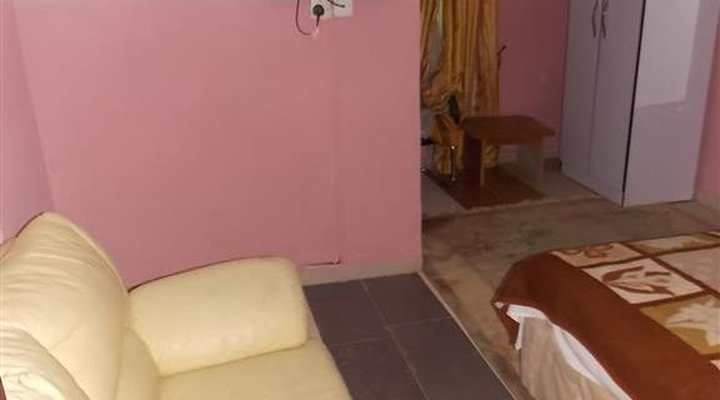 De Royal Cave Hotel Limited