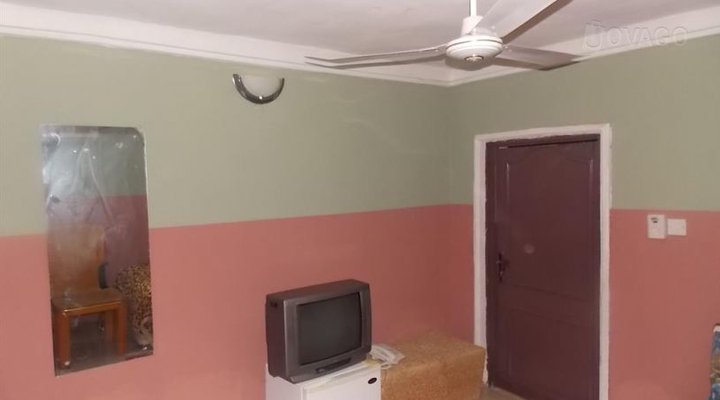 De Royal Cave Hotel Limited