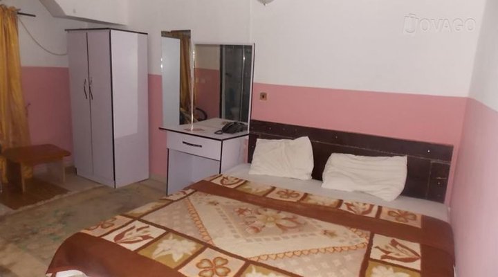 De Royal Cave Hotel Limited