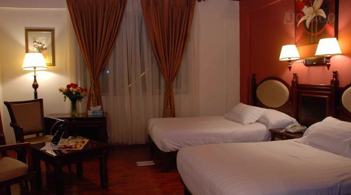 Adot Tina Hotel