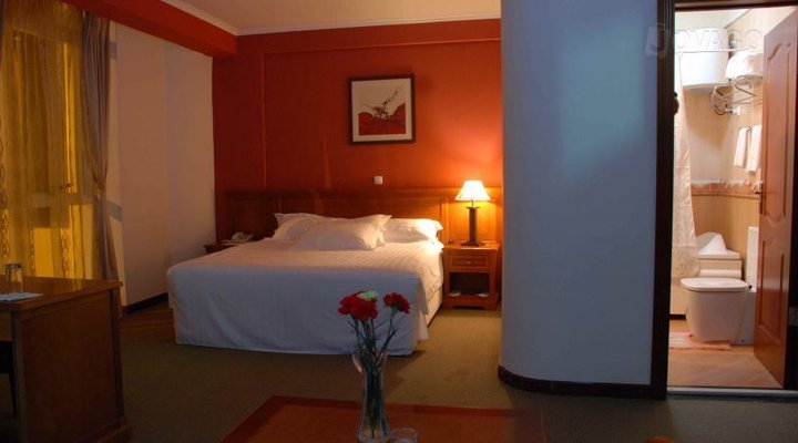 Adot Tina Hotel