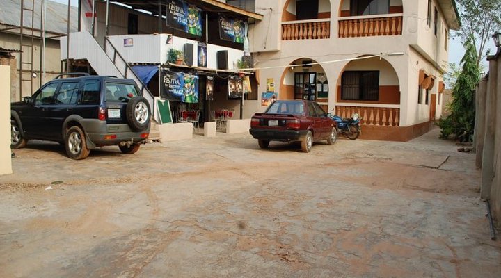 Mofes Hotel and Suites