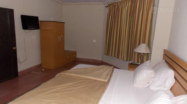 Womzy Tourist Hotel