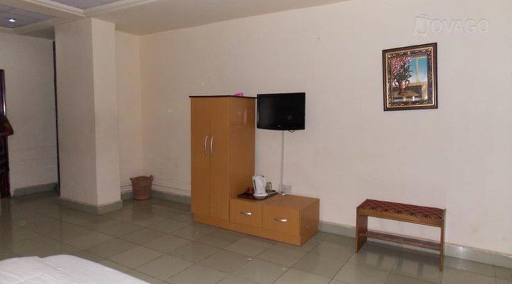 Womzy Tourist Hotel