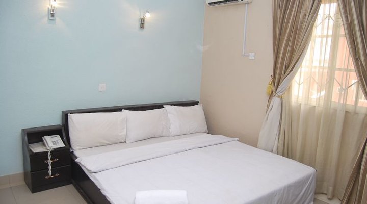 Limelite Hotel and Suites