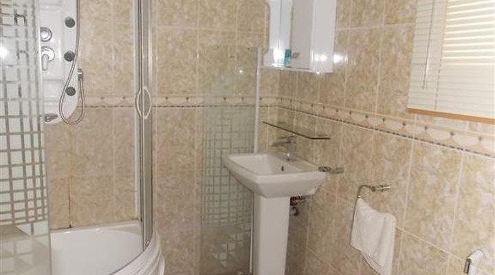 Crestwood Hotels & Suites LTD