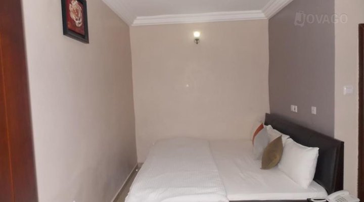 Crestwood Hotels & Suites LTD