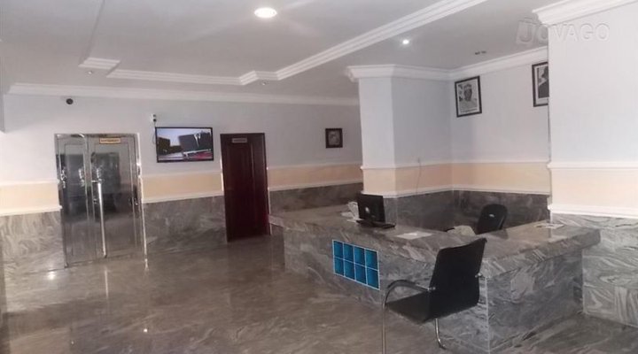 Crestwood Hotels & Suites LTD
