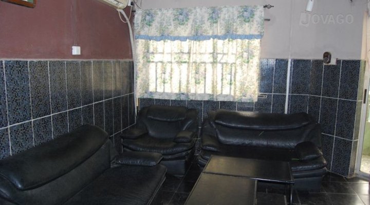Osaaz Pool Bar And Lodging