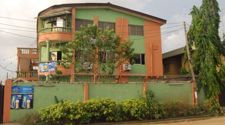 Osaaz Pool Bar And Lodging