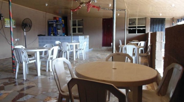 Happiness Hotel & Bar