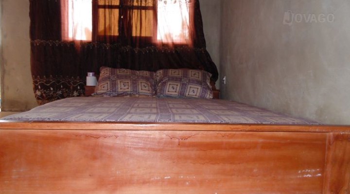 Happiness Hotel & Bar