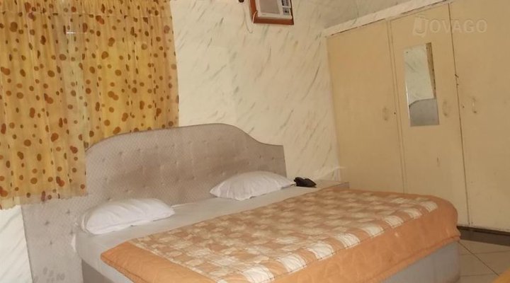 112 Guest House & Suite