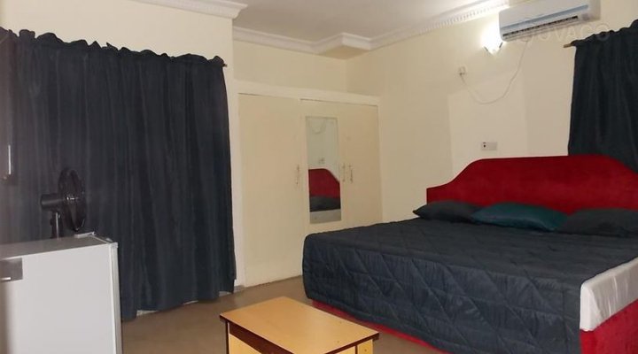 112 Guest House & Suite