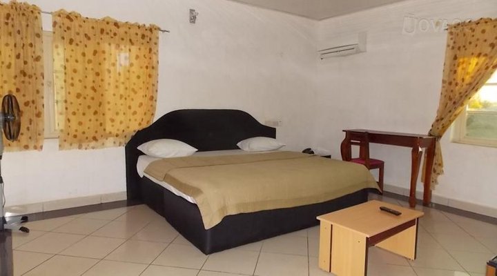 112 Guest House & Suite