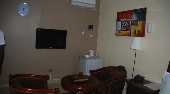 Emerald Suites