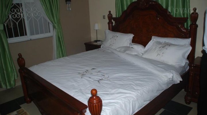 Emerald Suites