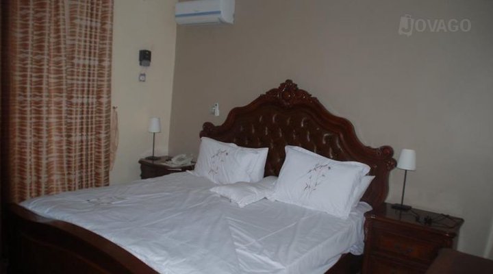 Emerald Suites