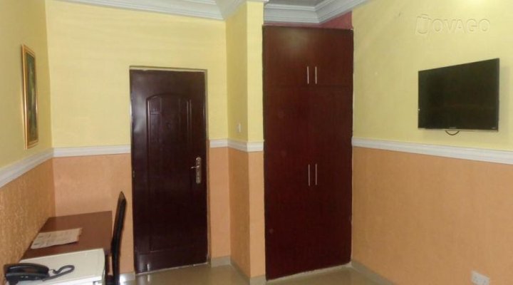 Maingate Hotel & Suites