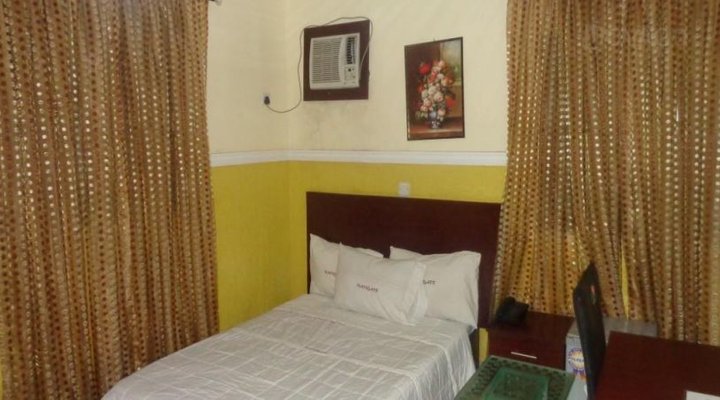 Maingate Hotel & Suites