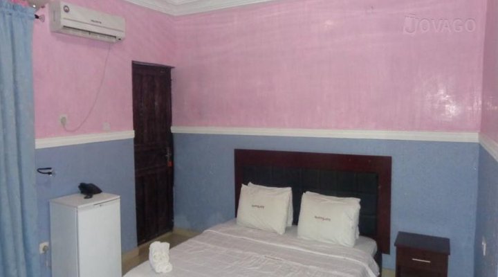 Maingate Hotel & Suites