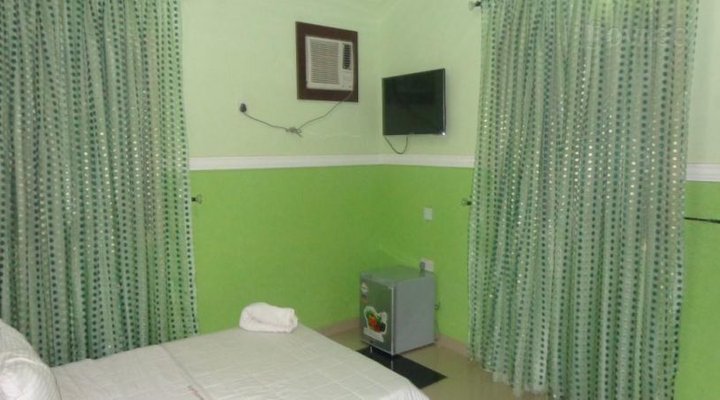 Maingate Hotel & Suites