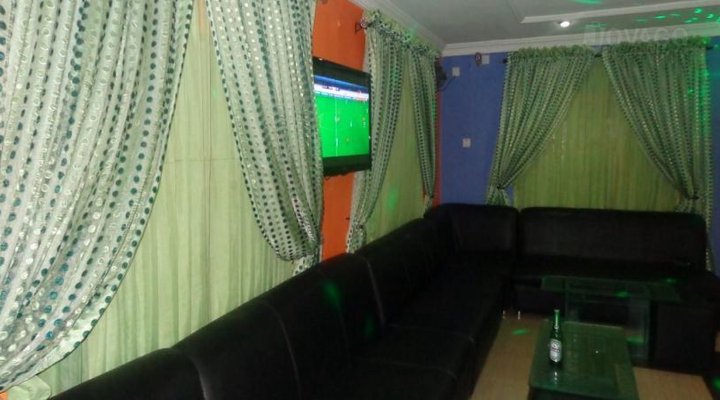 Maingate Hotel & Suites