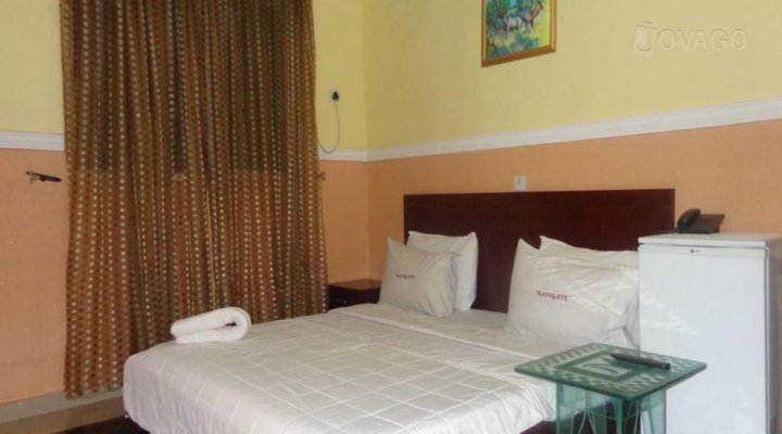 Maingate Hotel & Suites