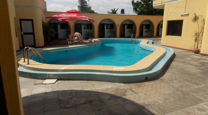 Romacrete Hotel 4