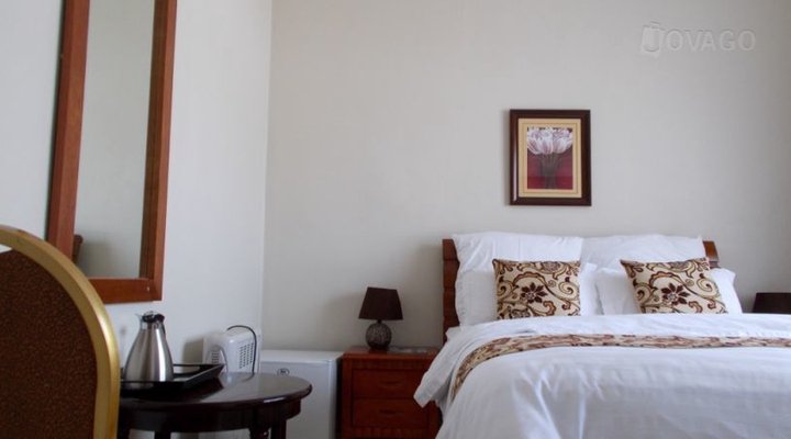 Gcwihaba Hills Lodge