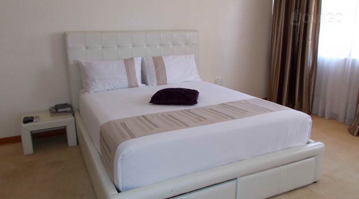 Living Guest House Executive