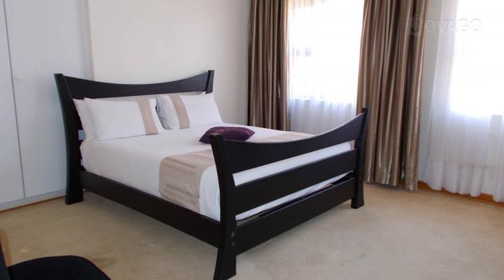 Living Guest House Executive