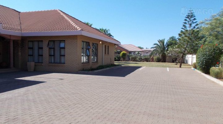 Living Guest House Executive