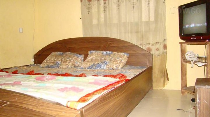 Favourite Guest House & Suites